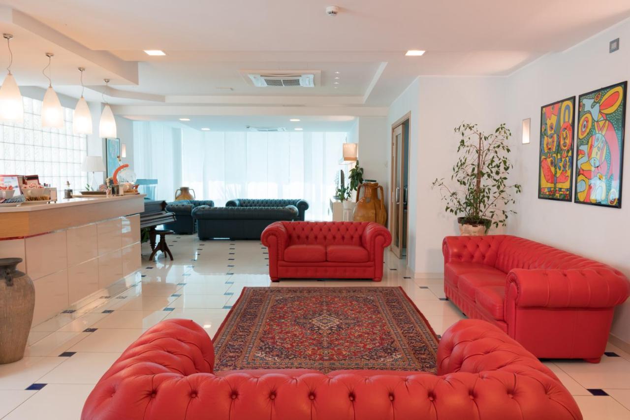 Hotel Haus Charlotte San Benedetto del Tronto Buitenkant foto