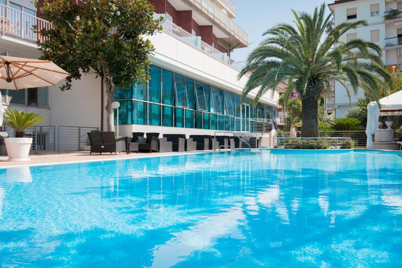 Hotel Haus Charlotte San Benedetto del Tronto Buitenkant foto