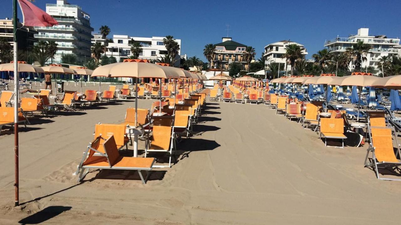 Hotel Haus Charlotte San Benedetto del Tronto Buitenkant foto
