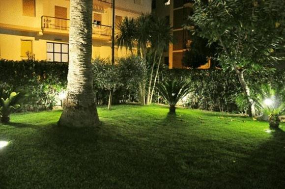 Hotel Haus Charlotte San Benedetto del Tronto Buitenkant foto