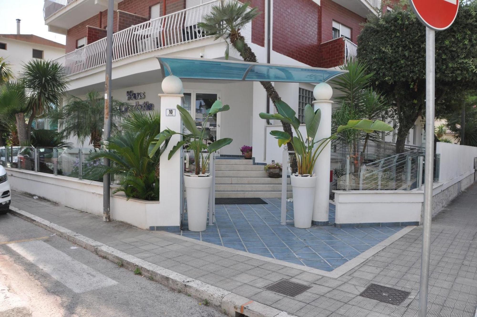 Hotel Haus Charlotte San Benedetto del Tronto Buitenkant foto