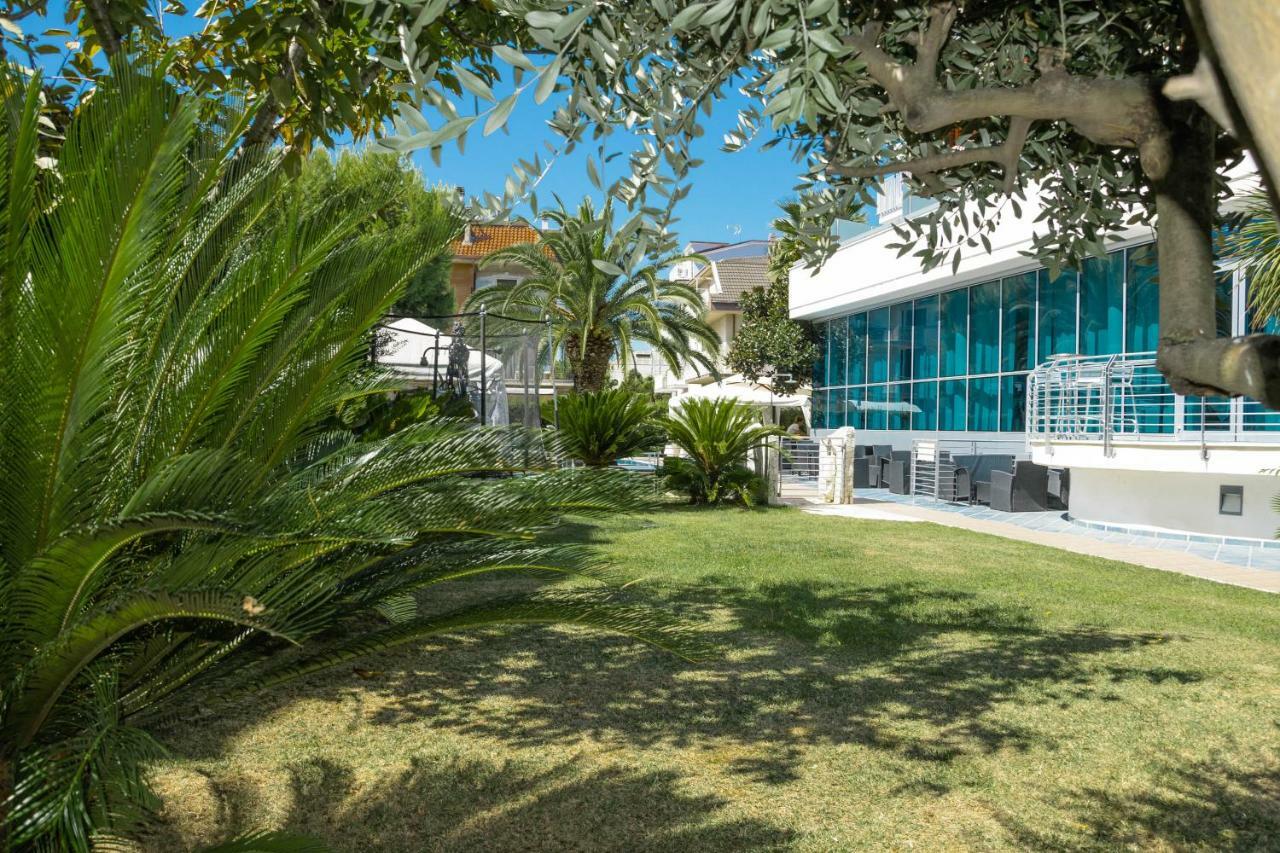 Hotel Haus Charlotte San Benedetto del Tronto Buitenkant foto